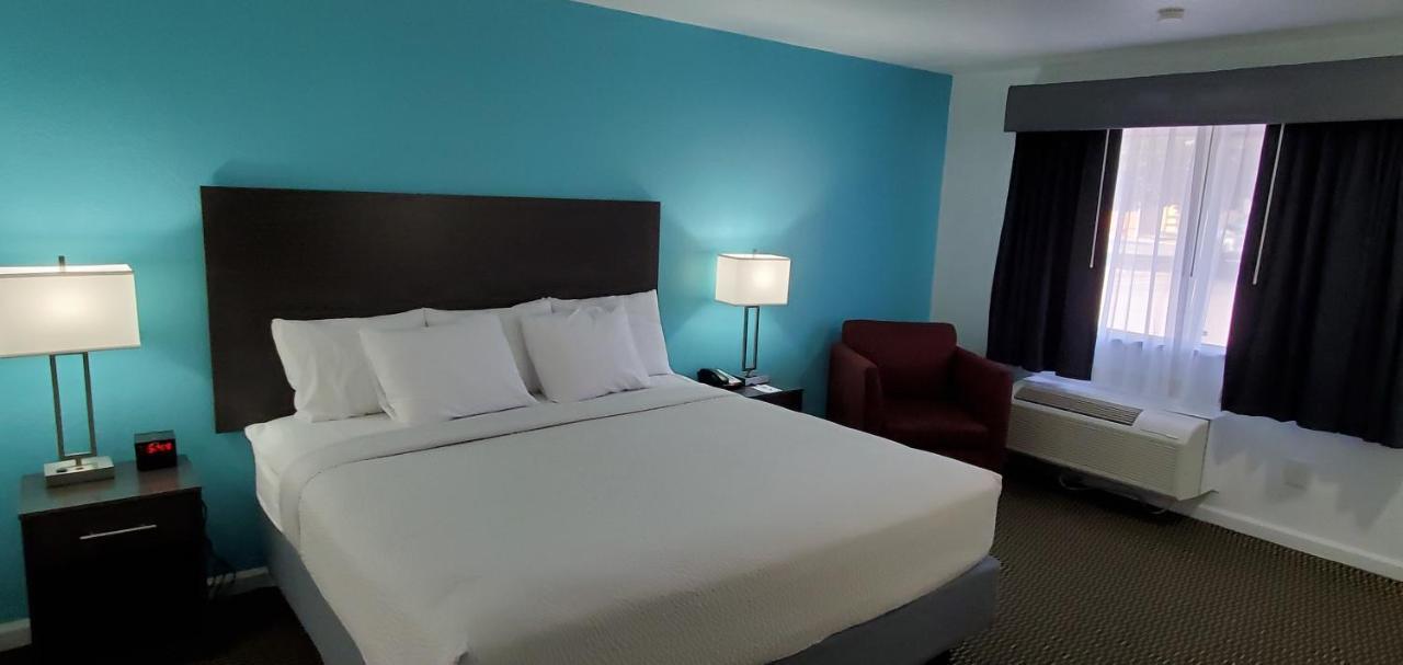 Travelodge By Wyndham Livonia Canton Novi Detroit Area Extérieur photo