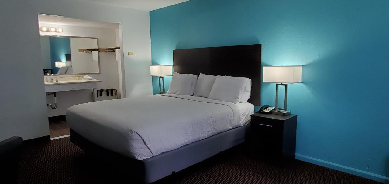 Travelodge By Wyndham Livonia Canton Novi Detroit Area Extérieur photo