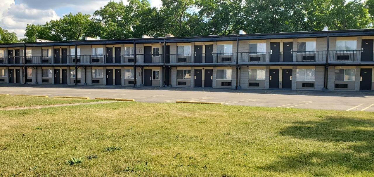 Travelodge By Wyndham Livonia Canton Novi Detroit Area Extérieur photo