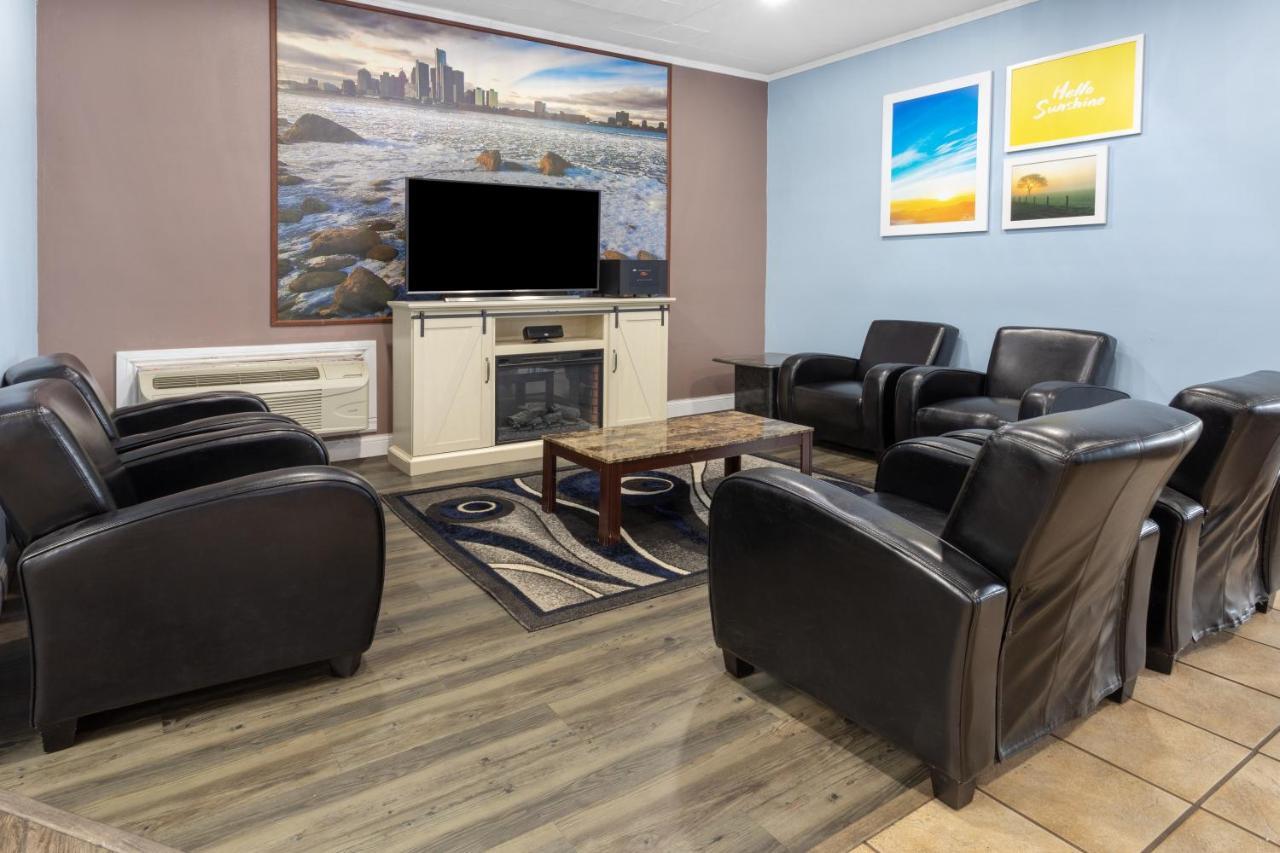 Travelodge By Wyndham Livonia Canton Novi Detroit Area Extérieur photo