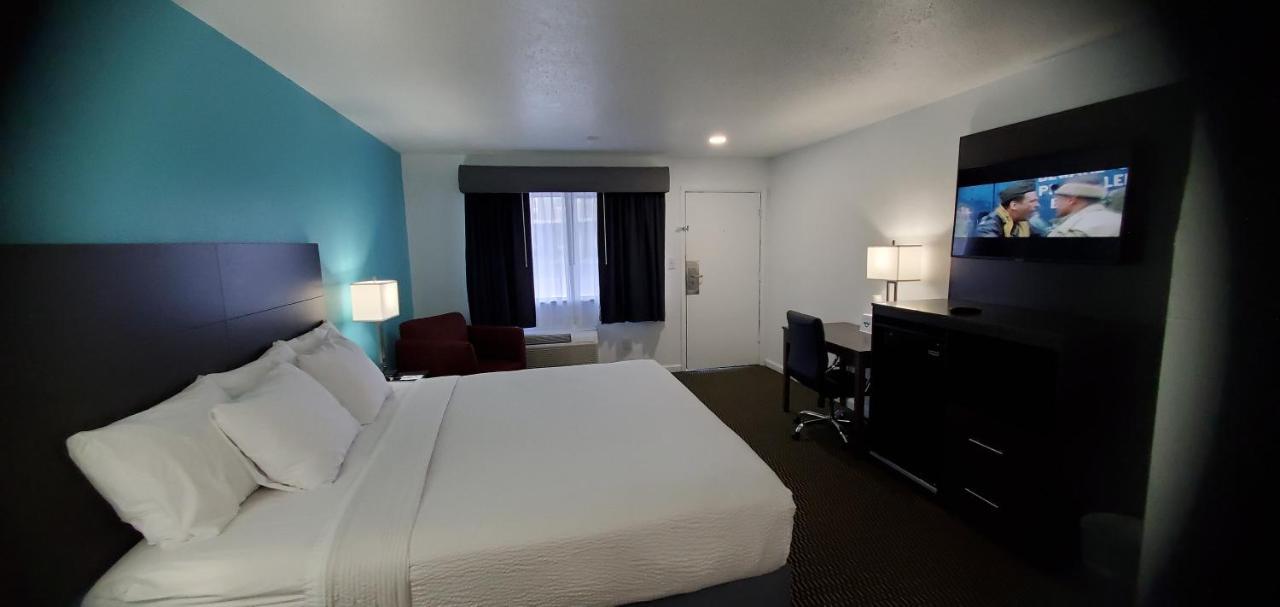 Travelodge By Wyndham Livonia Canton Novi Detroit Area Extérieur photo