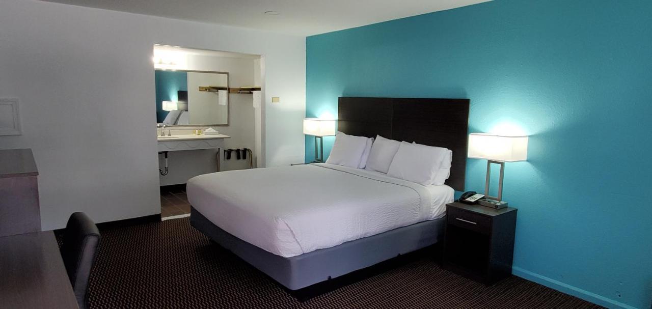Travelodge By Wyndham Livonia Canton Novi Detroit Area Extérieur photo