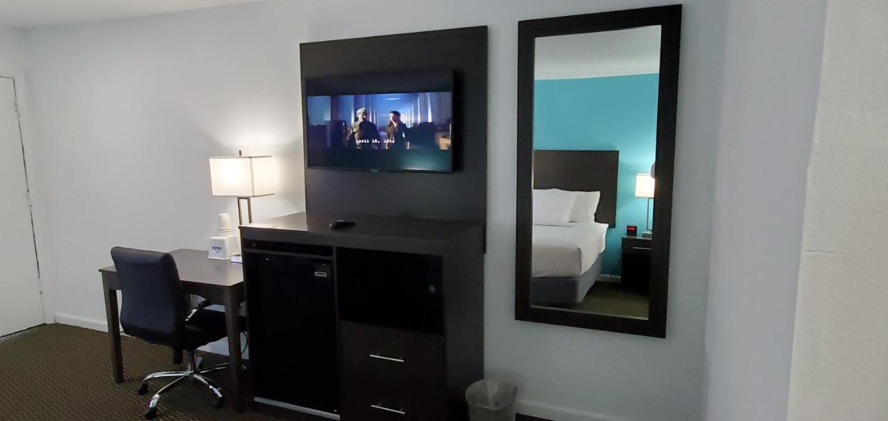 Travelodge By Wyndham Livonia Canton Novi Detroit Area Extérieur photo