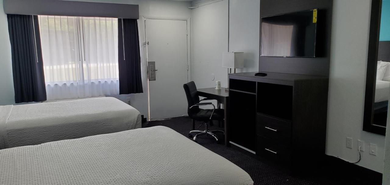 Travelodge By Wyndham Livonia Canton Novi Detroit Area Extérieur photo