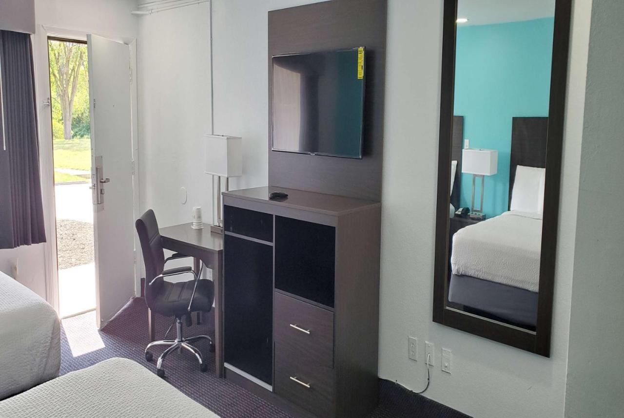 Travelodge By Wyndham Livonia Canton Novi Detroit Area Extérieur photo