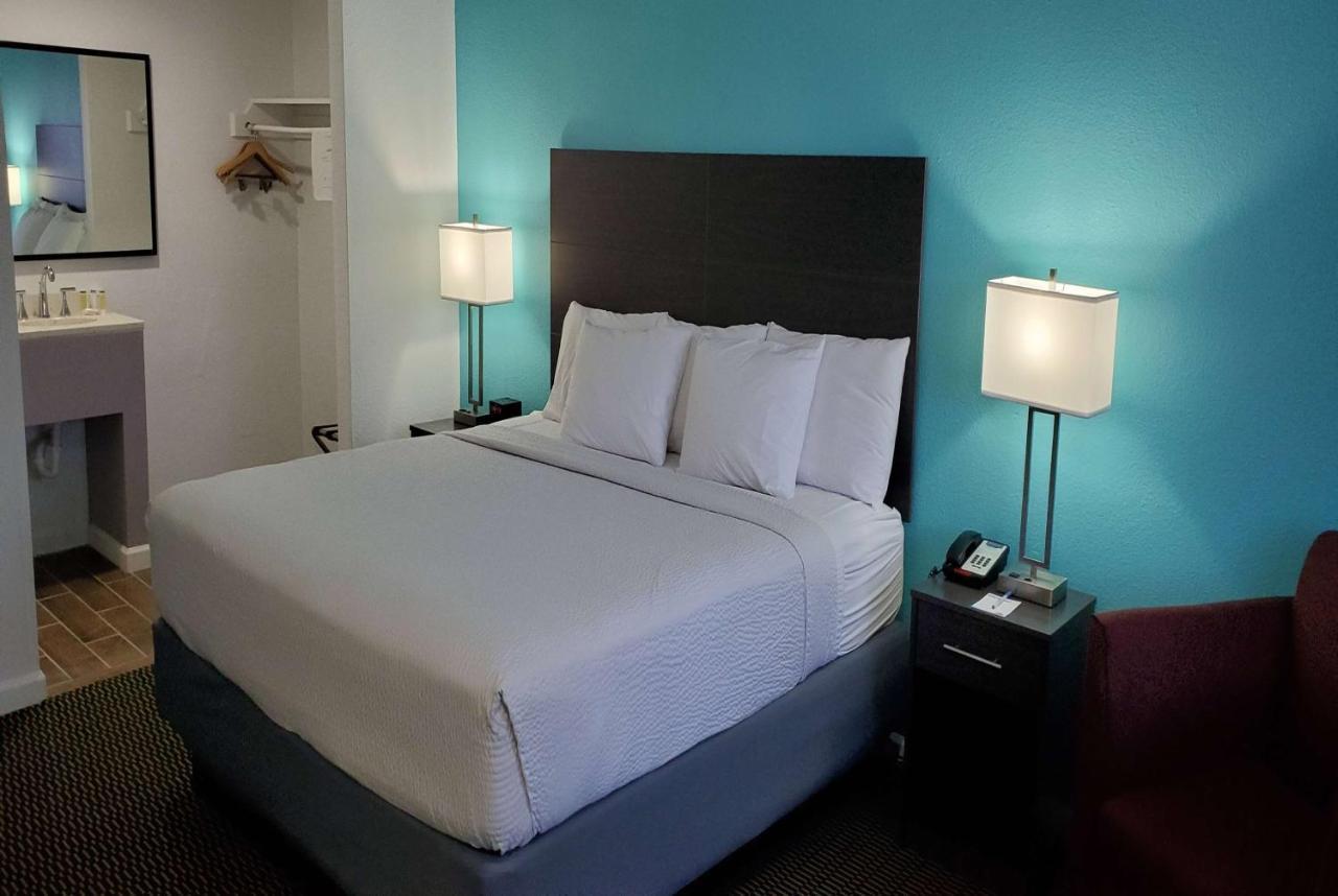 Travelodge By Wyndham Livonia Canton Novi Detroit Area Extérieur photo