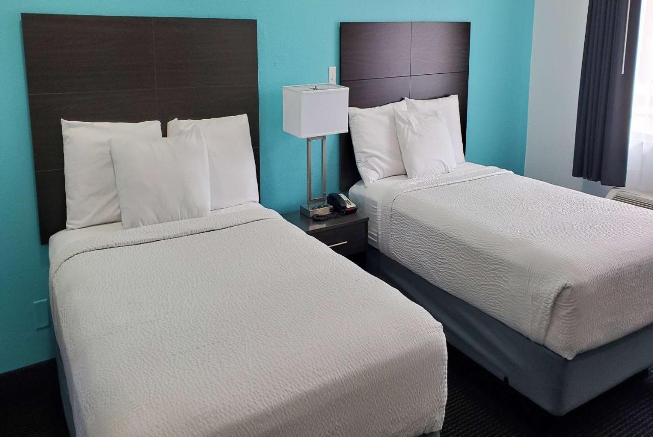 Travelodge By Wyndham Livonia Canton Novi Detroit Area Extérieur photo